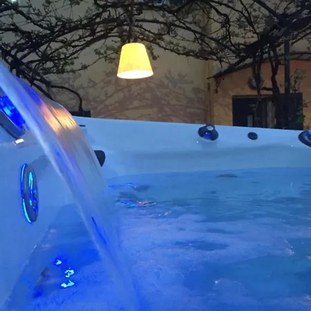 Hébergement de vacances Mi Cà Lake Como With Jacuzzi&dependance *